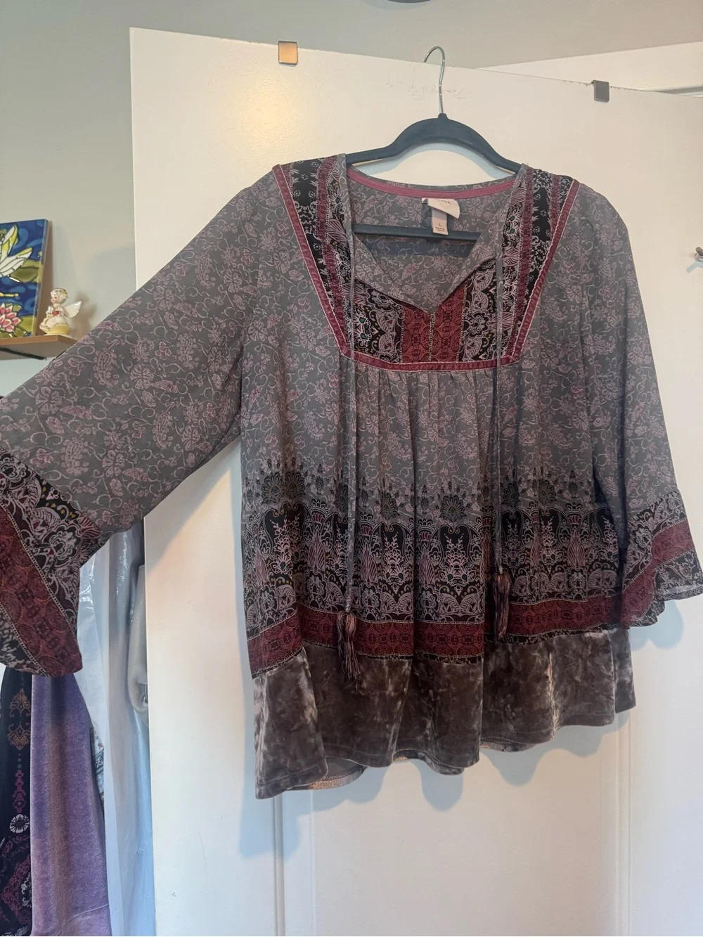 Knox Rose Gray Peasant Blouse with Burgundy Accents - Picture 1 of 3